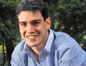 Un colombiano que Cree y pone en ejecución la cadena de favores